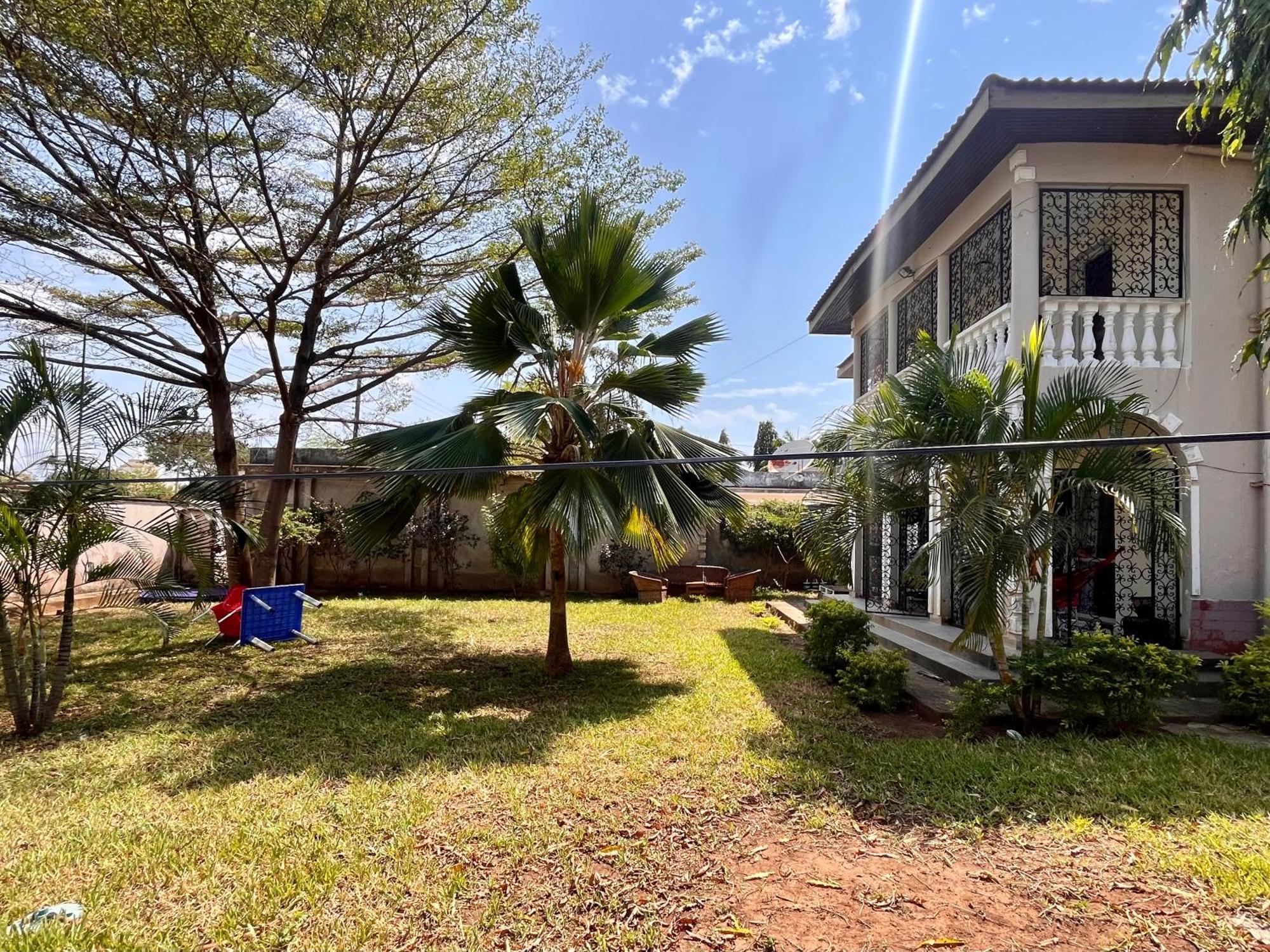 Akogo House - Bnb , Hostel, Backpackers & Volunteer Center มอมบาซา ภายนอก รูปภาพ