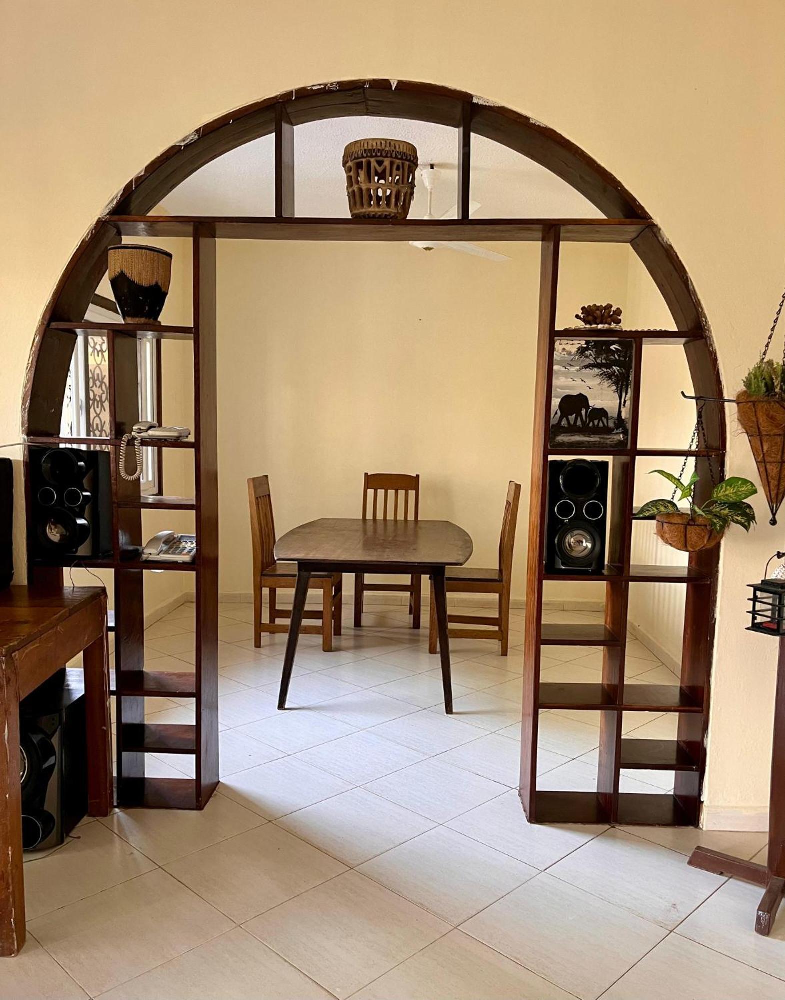 Akogo House - Bnb , Hostel, Backpackers & Volunteer Center มอมบาซา ภายนอก รูปภาพ