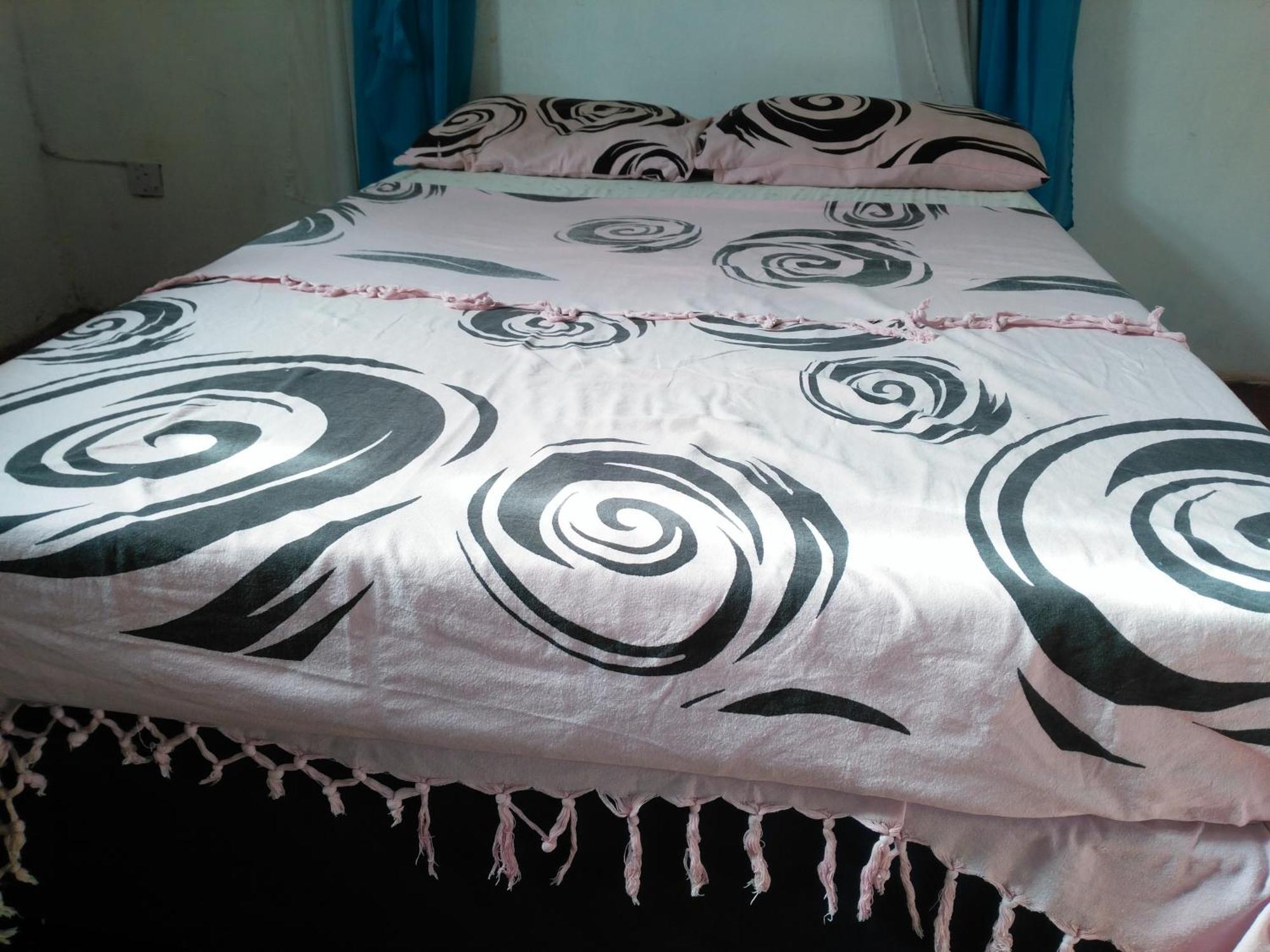 Akogo House - Bnb , Hostel, Backpackers & Volunteer Center มอมบาซา ภายนอก รูปภาพ