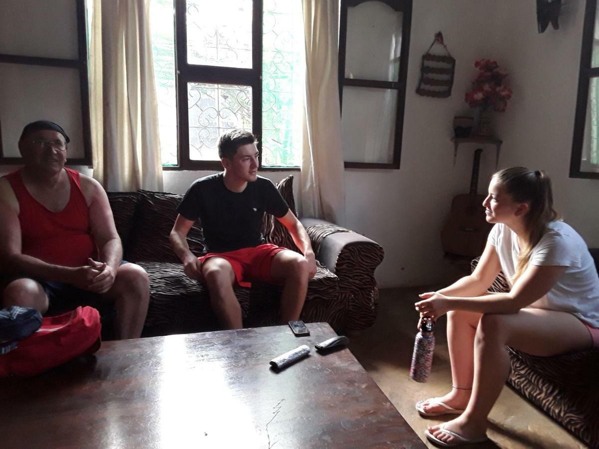 Akogo House - Bnb , Hostel, Backpackers & Volunteer Center มอมบาซา ภายนอก รูปภาพ