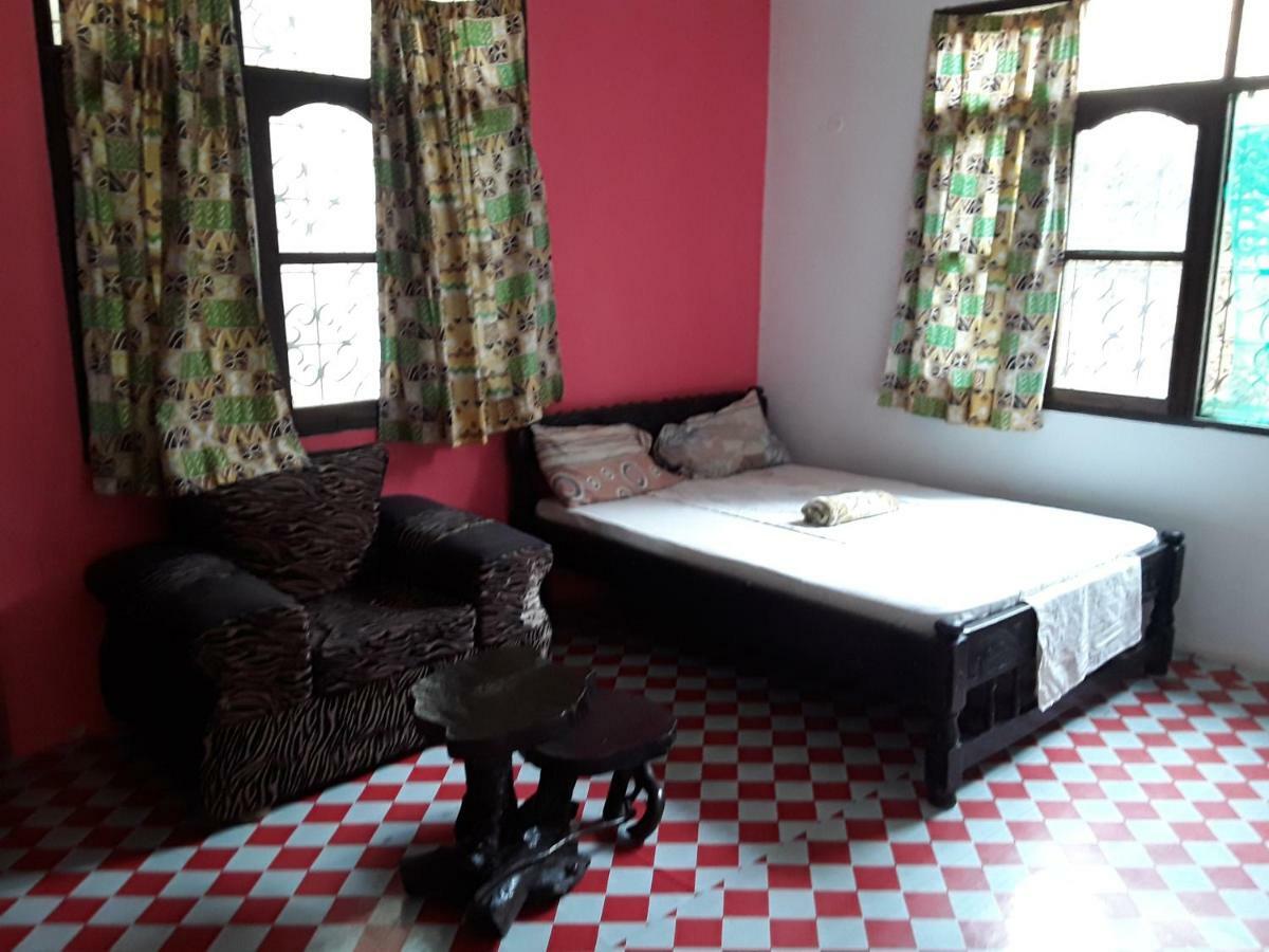 Akogo House - Bnb , Hostel, Backpackers & Volunteer Center มอมบาซา ภายนอก รูปภาพ